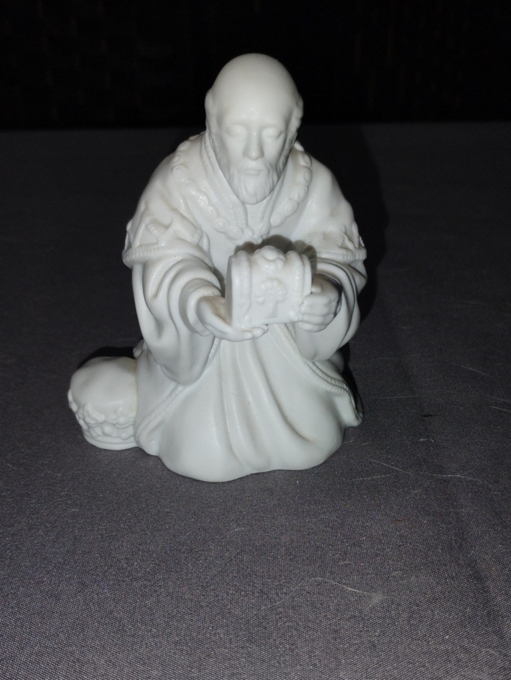 AVON White Porcelain Figurine Nativity Collectable THE MAGI  MELCHIOR